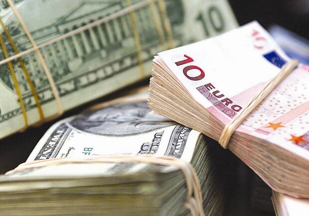 Курс валют в Україні 27 грудня 2022 року: скільки коштує долар і євро. 