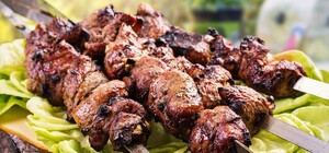 Реанімували при світлі ліхтарика: у Новояворівську медики врятували чоловіка, який вдавився шашликом