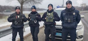 В Киеве патрульные спасли мужчину от самоубийства: схватили за руки в последний момент