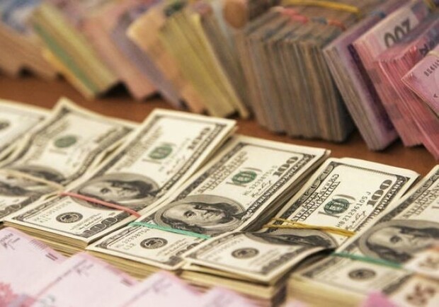 Курс валют в Україні 15 січня 2022 року: скільки коштує долар і євро. 