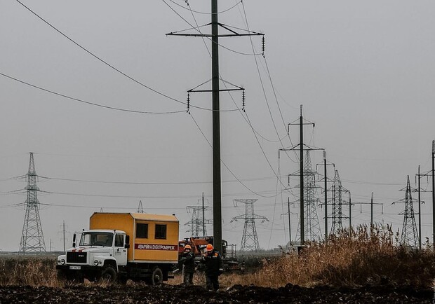 Когда в Украине может улучшиться ситуация с электроснабжением - фото