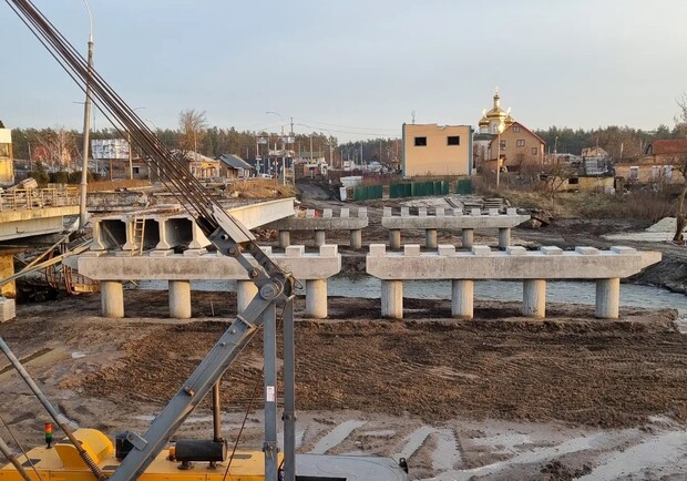 На трасі Київ – Ірпінь будується новий міст – фото. 