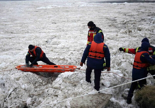 В Киевской области реку Десну разблокировали от ледяных пробок 