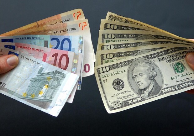 Курс валют в Украине 23 января 2023: сколько стоит доллар и евро - фото