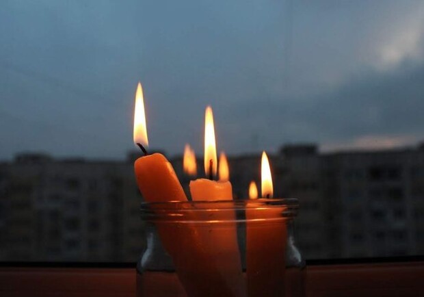 Ракетний удар: в Києві вводять екстренні відключення світла  - фото