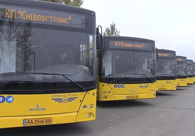 В Киеве три автобуса будут менять свои маршруты. 