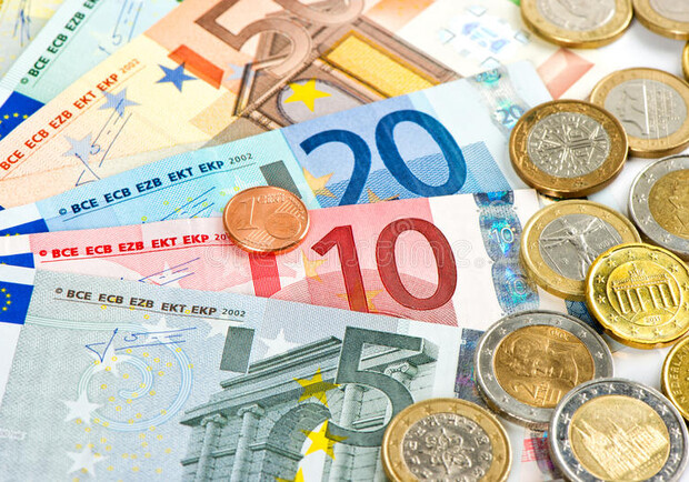 Курс валют в Україні 28 січня 2023 року: скільки коштує долар і євро. 