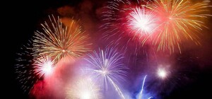 В Киеве ночью неизвестные запускали фейерверки