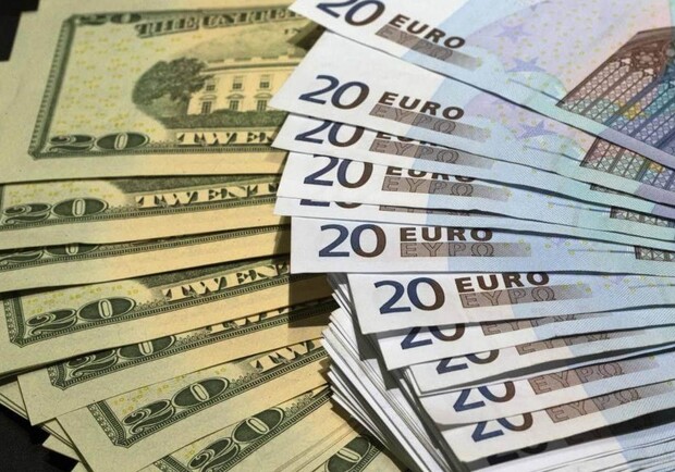 Курс валют в Україні 2 лютого 2023 року: скільки коштує долар і євро. 