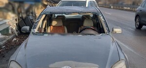 У Києві помітили автомобіль без лобового скла: подробиці