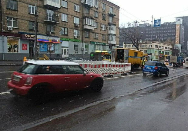 На Шулявке почти на месяц ограничили движение авто: в чем причина. 