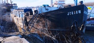 Не утонула: что случилось с румынской баржой в порту Рени