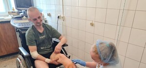 Військовий, якому відірвало половину ноги, знайшов своє кохання у лікарні Дніпра