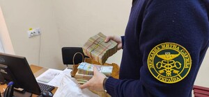 На Одещині у водія автобуса виявили незадекларовані 800 тисяч гривень