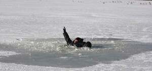 У Дніпропетровській області діти провалилися під кригу