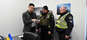 У Львові водій намагався зареєструвати автомобіль з підробленим техпаспортом