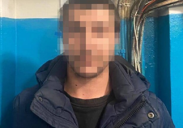 У київському метро у чоловіка знайшли гранату. 