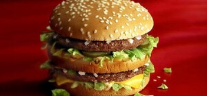 У Дніпрі почали продавати БігМак у дивний спосіб