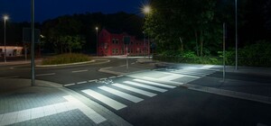 Центр, Рогань, Новые Дома: в Харькове включают освещение на пешеходных переходах