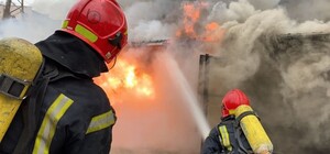 У Києві масштабна пожежа на проспекті Бандери: фото, відео