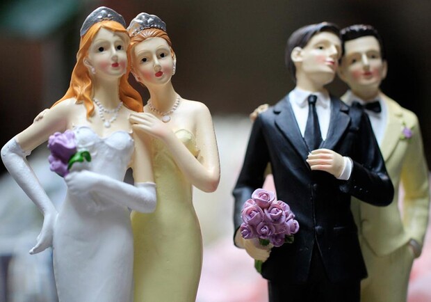 В Україні пропонують дозволити одностатеві шлюби. 
