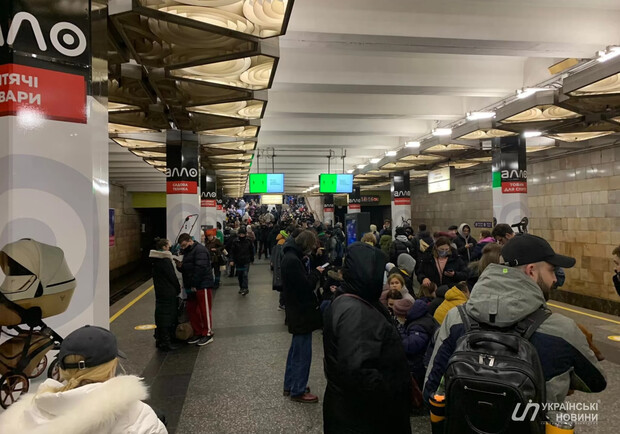 Чому у метро Києва не скорочують інтервал руху між поїздами після відбою тривоги. 