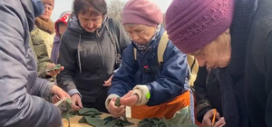 Одесские волонтеры пришли плести сетки под ОВА