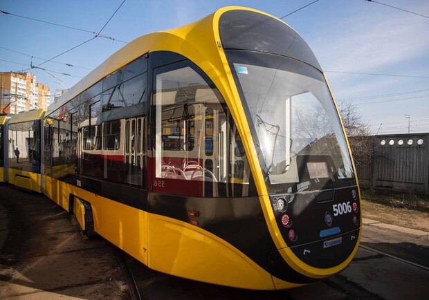 На трамвайному маршруті із Троєщини на Дарницю запустили нові потяги. 