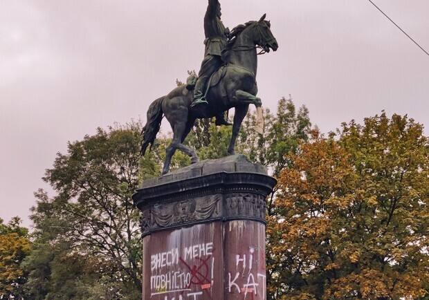 Пам'ятник Щорсу у центрі Києва можуть декомунізувати не повністю: коня пропонують кинути. 