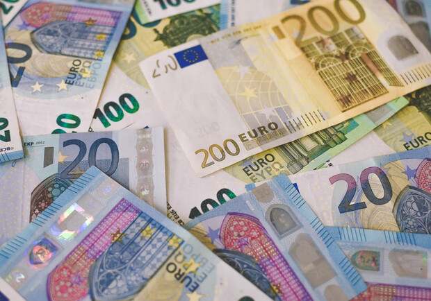 Курс валют в Украине 24 марта 2023: сколько стоит доллар и евро. 