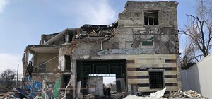 В музей Днепра передали мозаику из АТП, в которое попала российская ракета