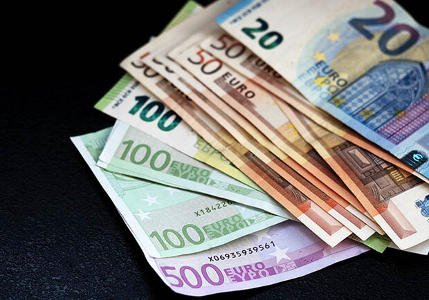 Курс валют в Україні 2 квітня 2023 року: скільки коштує долар і євро. 
