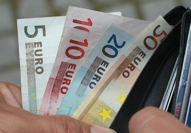 Курс валют в Україні 6 квітня 2023 року: скільки коштує долар і євро. 