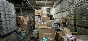 В Киеве на складе нашли 350 тонн гуманитарной помощи, которая лежала без дела и даже начала портиться