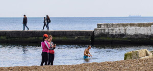 Несмотря на запрет: одесситы открыли пляжный сезон