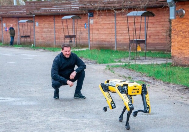 У Києві з'явилися роботи-собаки – відео. 