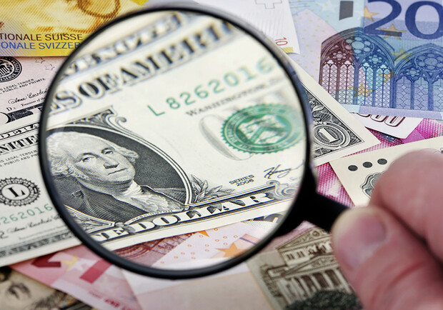 Курс валют в Україні 19 квітня 2023 року: скільки коштує долар і євро. 