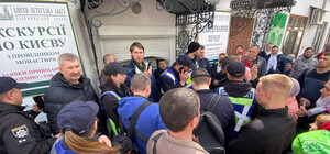 У Києво-Печерській лаврі віруючі УПЦ блокували роботу комісії Мінкульту