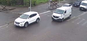 У Дніпрі на пішохідному переході збили бабусю з дитиною (відео моменту ДТП)