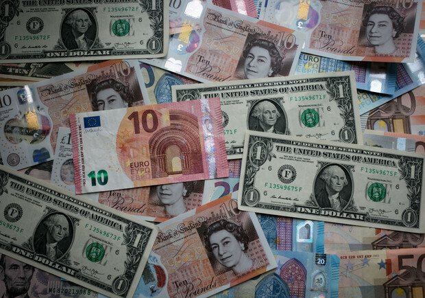 Курс валют в Україні 29 квітня 2023 року: скільки коштує долар і євро. 