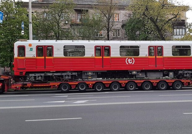 До Києва вже привезли перші вагони метро із Варшави. 