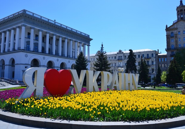 На Майдані Незалежності відбувається фестиваль тюльпанів – фото. 