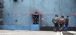 В Запорожской области оккупанты ищут сотрудников в пыточные