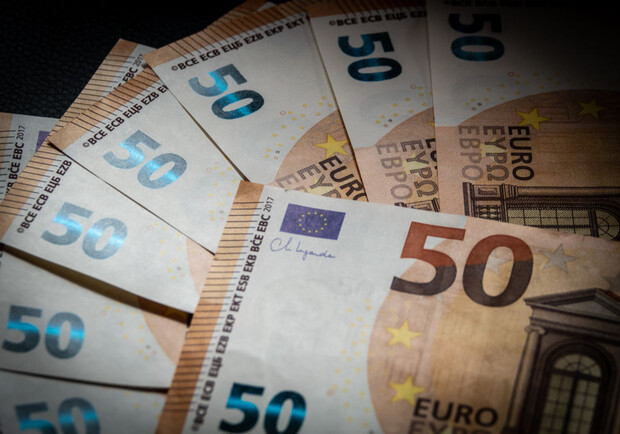 Курс валют в Україні 18 травня 2023 року: скільки коштує долар і євро. 