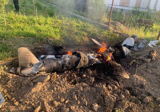 Появились фото и видео сбитых российских ракет, летевших сегодня на Киев. 