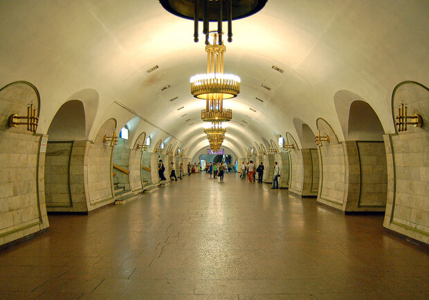 У Києві перейменували станцію метро "Площа Льва Толстого". 