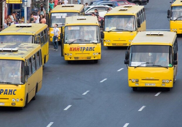 В Киеве начали тестировать бесконтактную плату за проезд в маршрутке. 