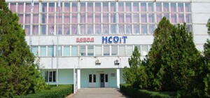 Окупанти ремонтують військову техніку на захопленому заводі в Енергодарі