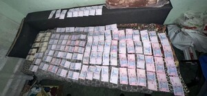 Под угрозой пистолета: в Днепре у мужчины украли крупную сумму денег