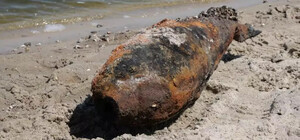 Под Запорожьем пиротехники изъяли авиабомбу из Днепра (видео)